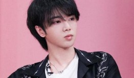 华晨宇最新八卦爆料,神秘女友身份引网友热议